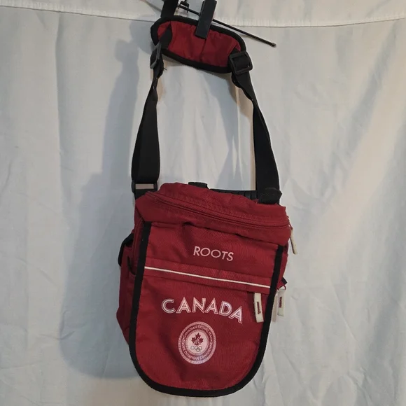 Roots Canada Olympic Red Crossbody Sling Bag Unisex - Picture 13 of 13